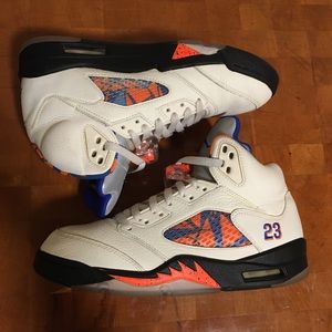 International flight 5’s size 8